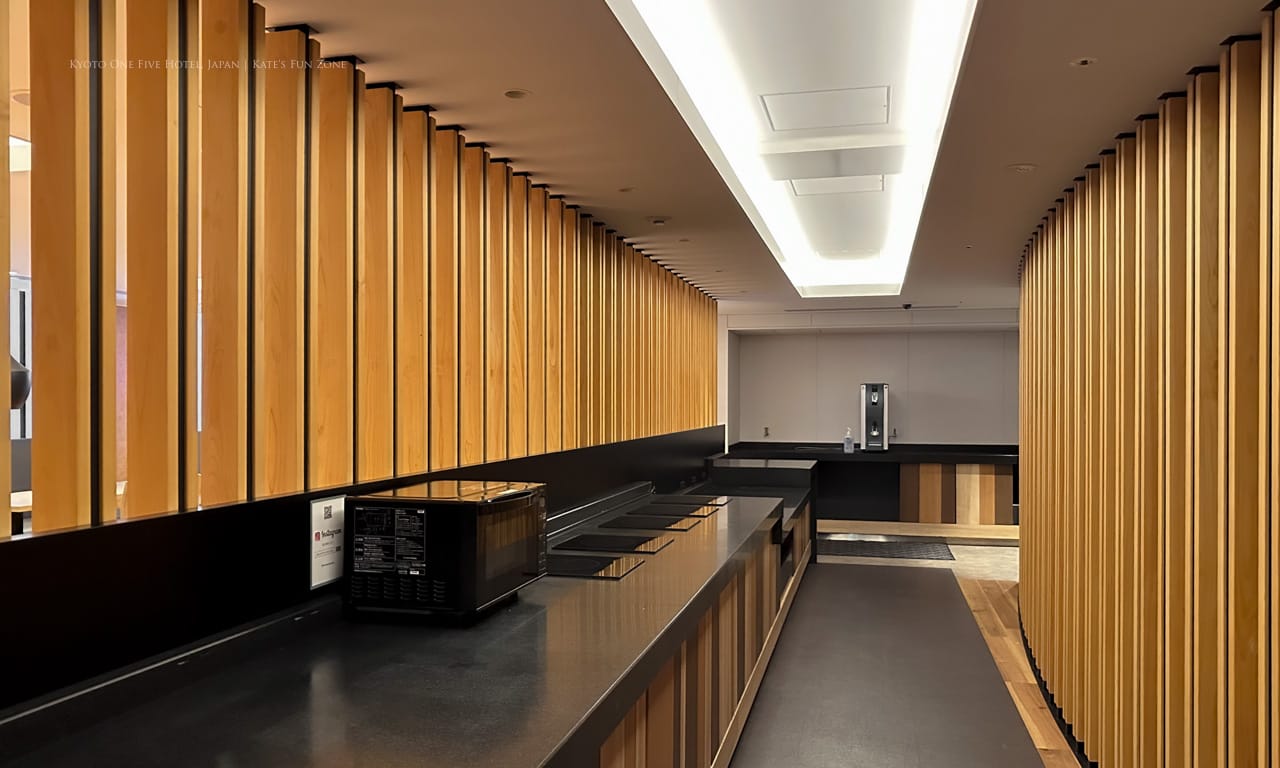 二樓也有台微波爐跟飲水機（但喝起來就像自來水）