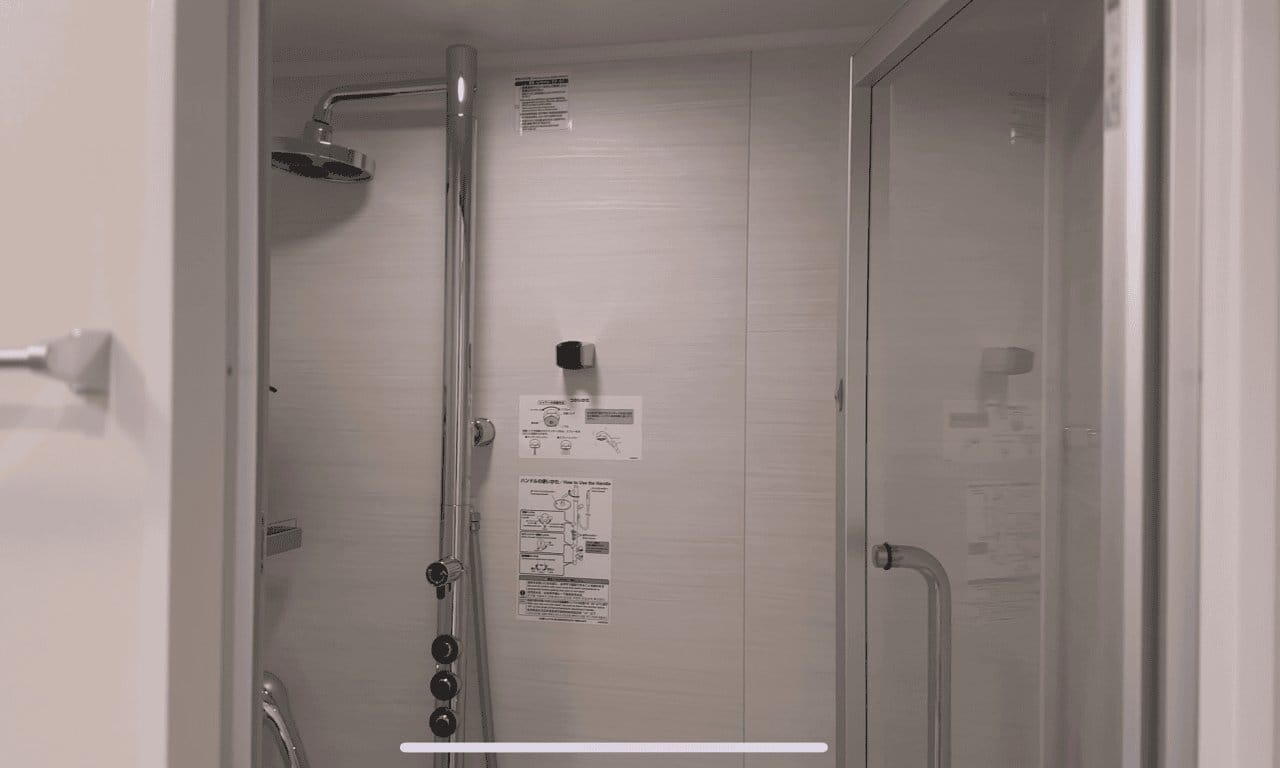 淋浴間竟然還有按摩水柱，超享受～